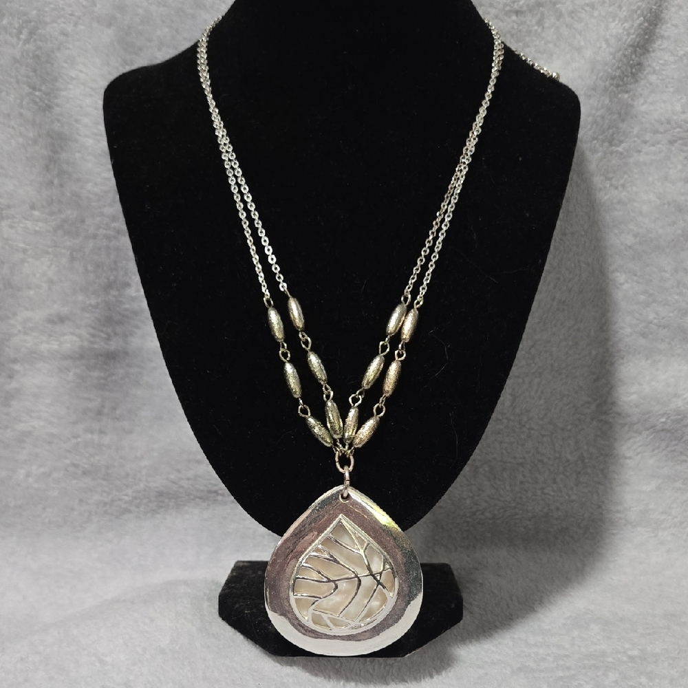 Elegant Silver Tone and Mother of Pearl Pendant Necklace